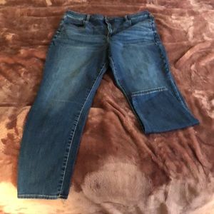 American Eagle medium wash jeans sz 18
